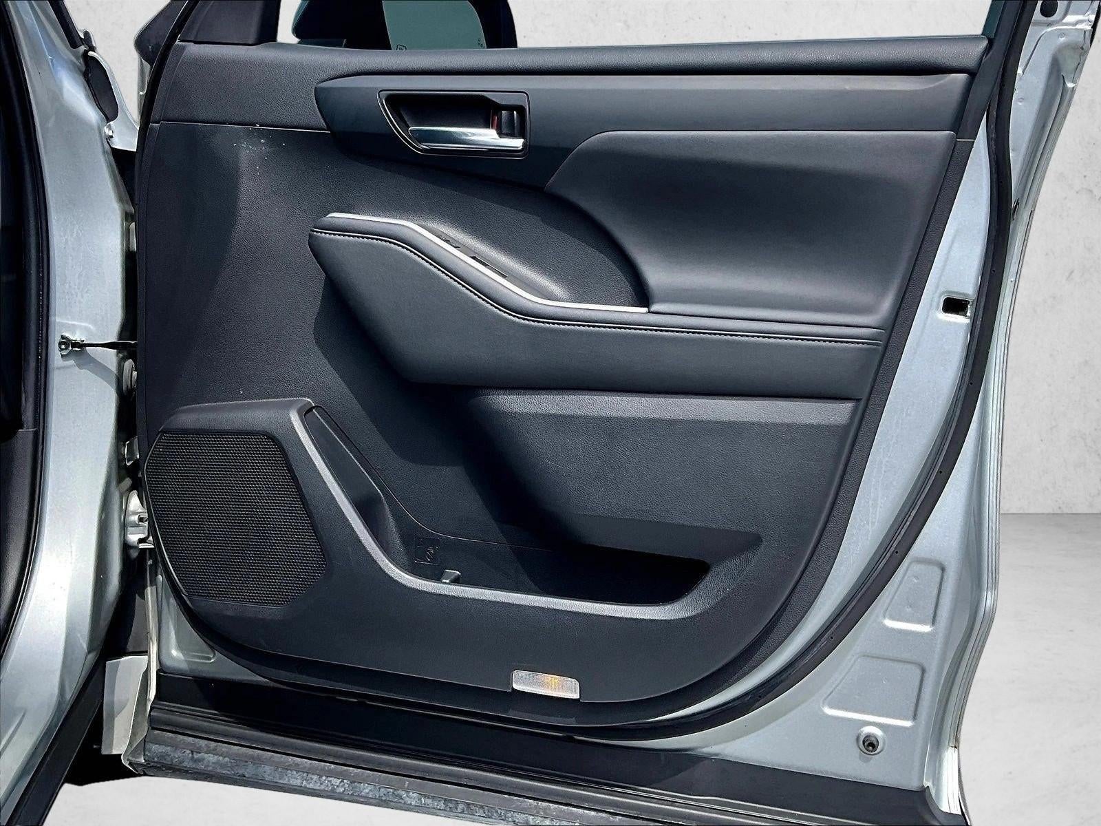 2022 Toyota Highlander XLE FWD (Natl)