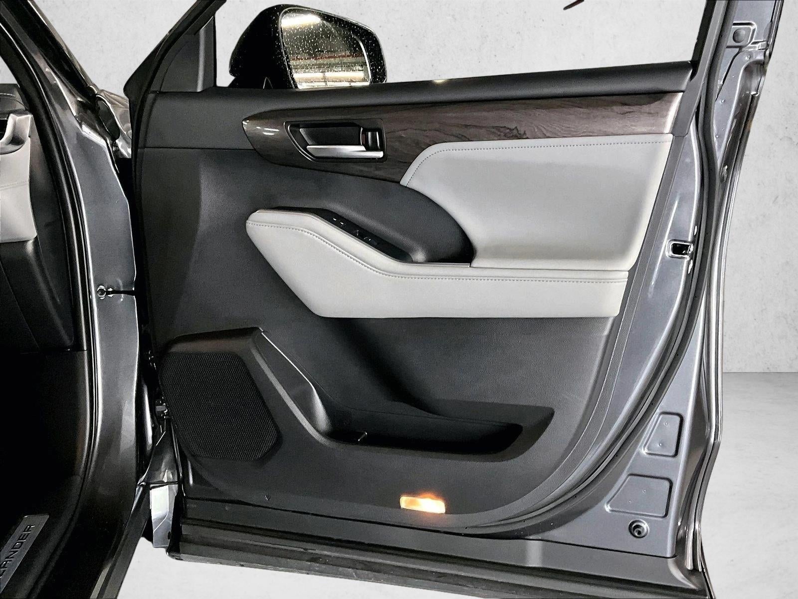 2025 Toyota Highlander Hybrid Limited AWD (Natl)