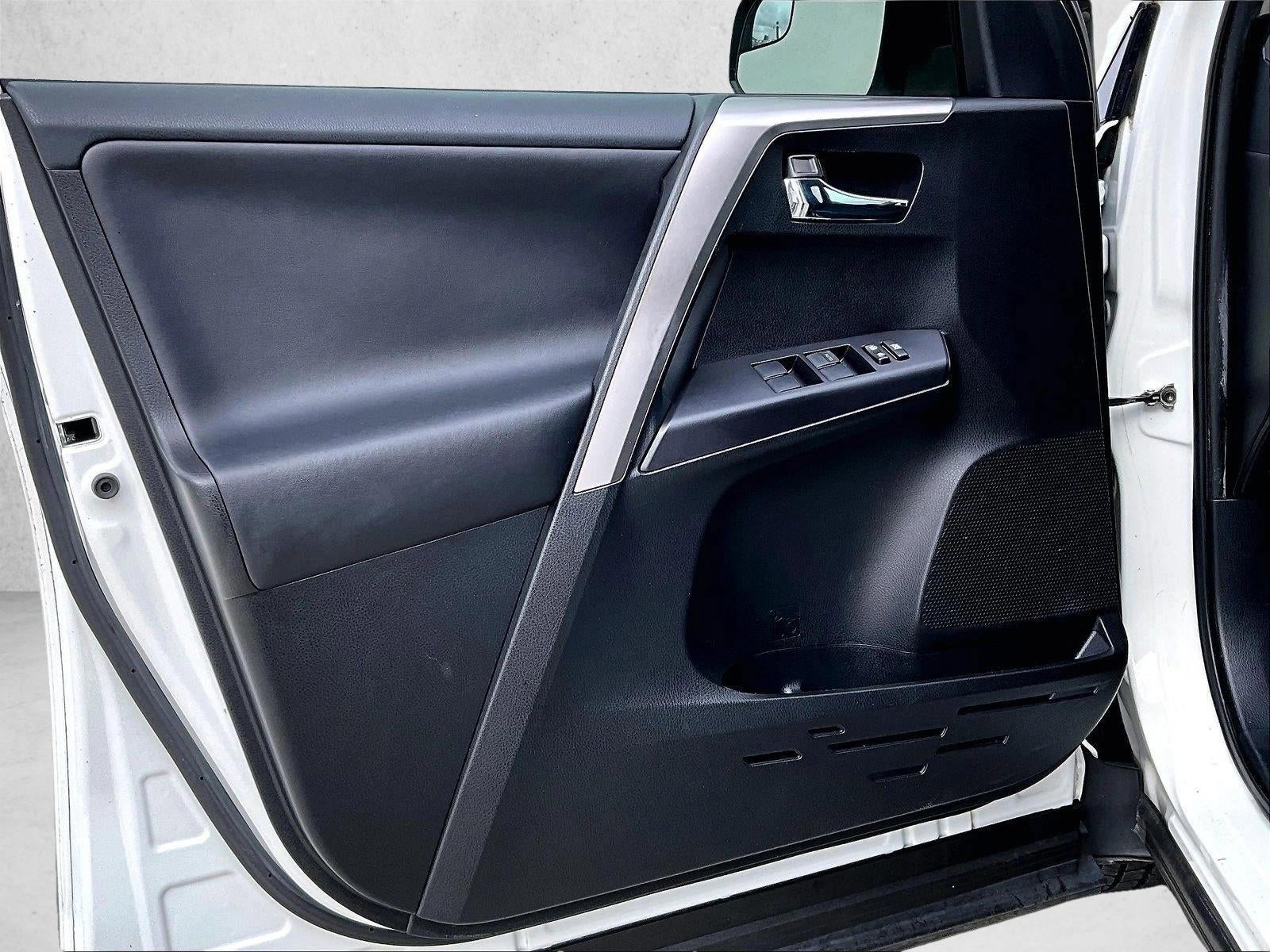 2016 Toyota RAV4 FWD 4dr XLE (GS)