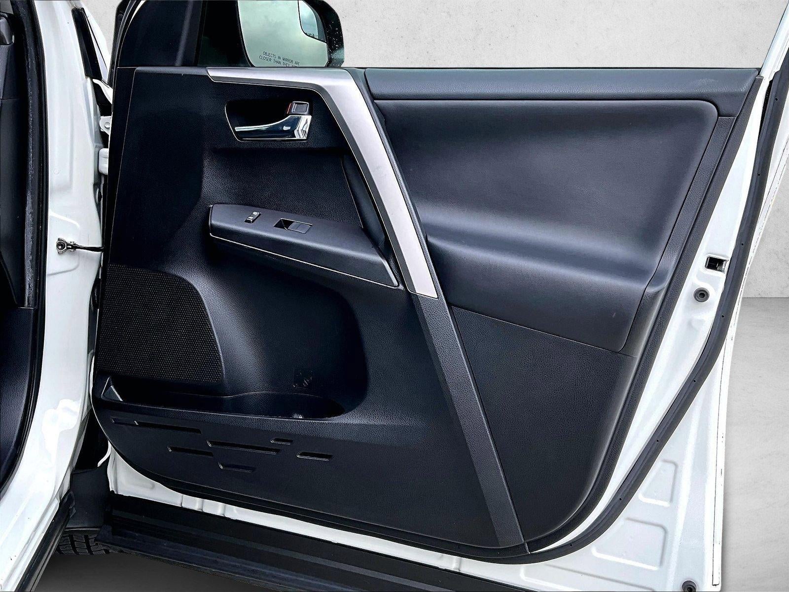 2016 Toyota RAV4 FWD 4dr XLE (GS)