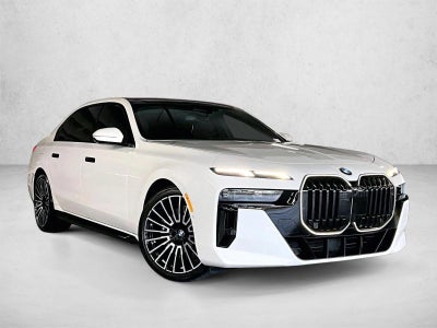 2025 BMW 740i Sedan