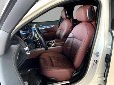 2025 BMW 740i Sedan