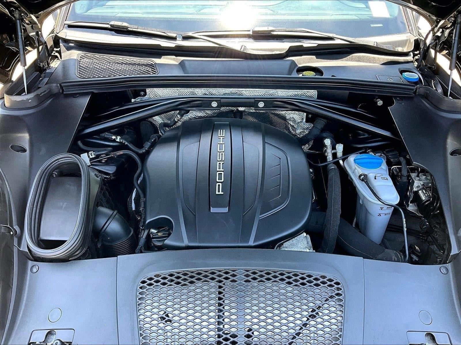2017 Porsche Macan AWD