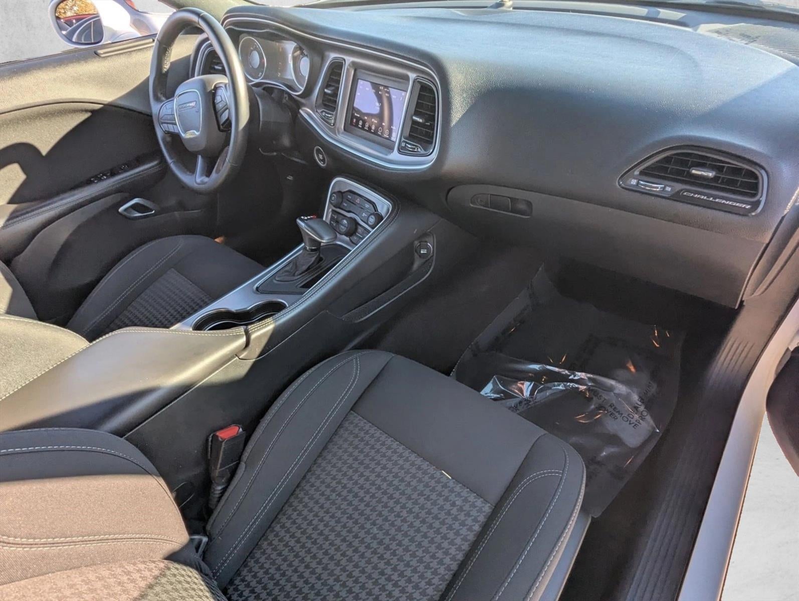 2019 Dodge Challenger SXT RWD