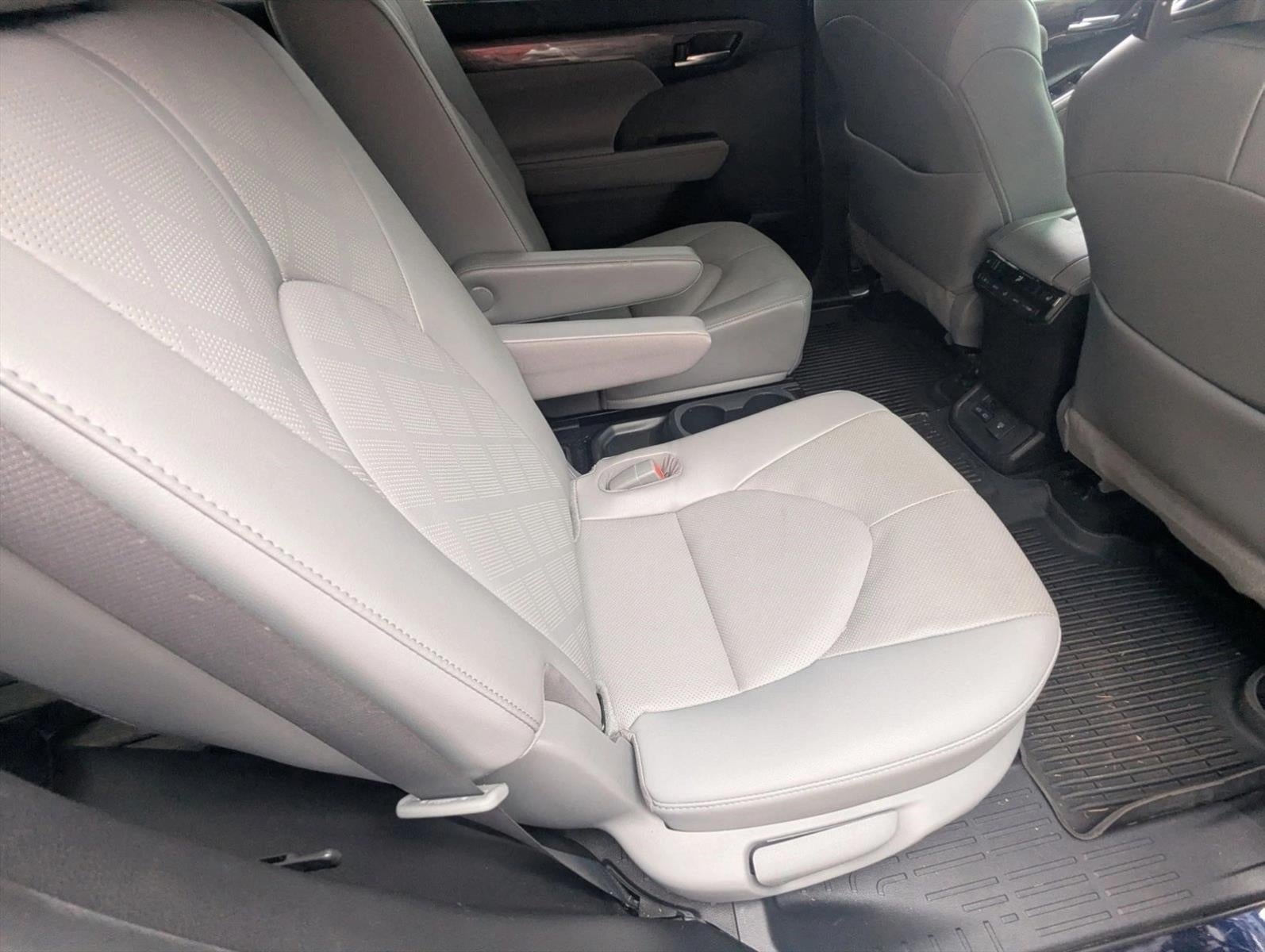 2022 Toyota Highlander Platinum AWD (Natl)