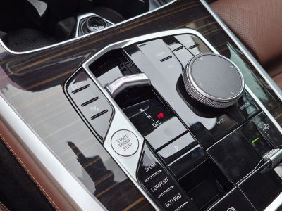 2025 BMW X7 xDrive40i Sports Activity Vehicle