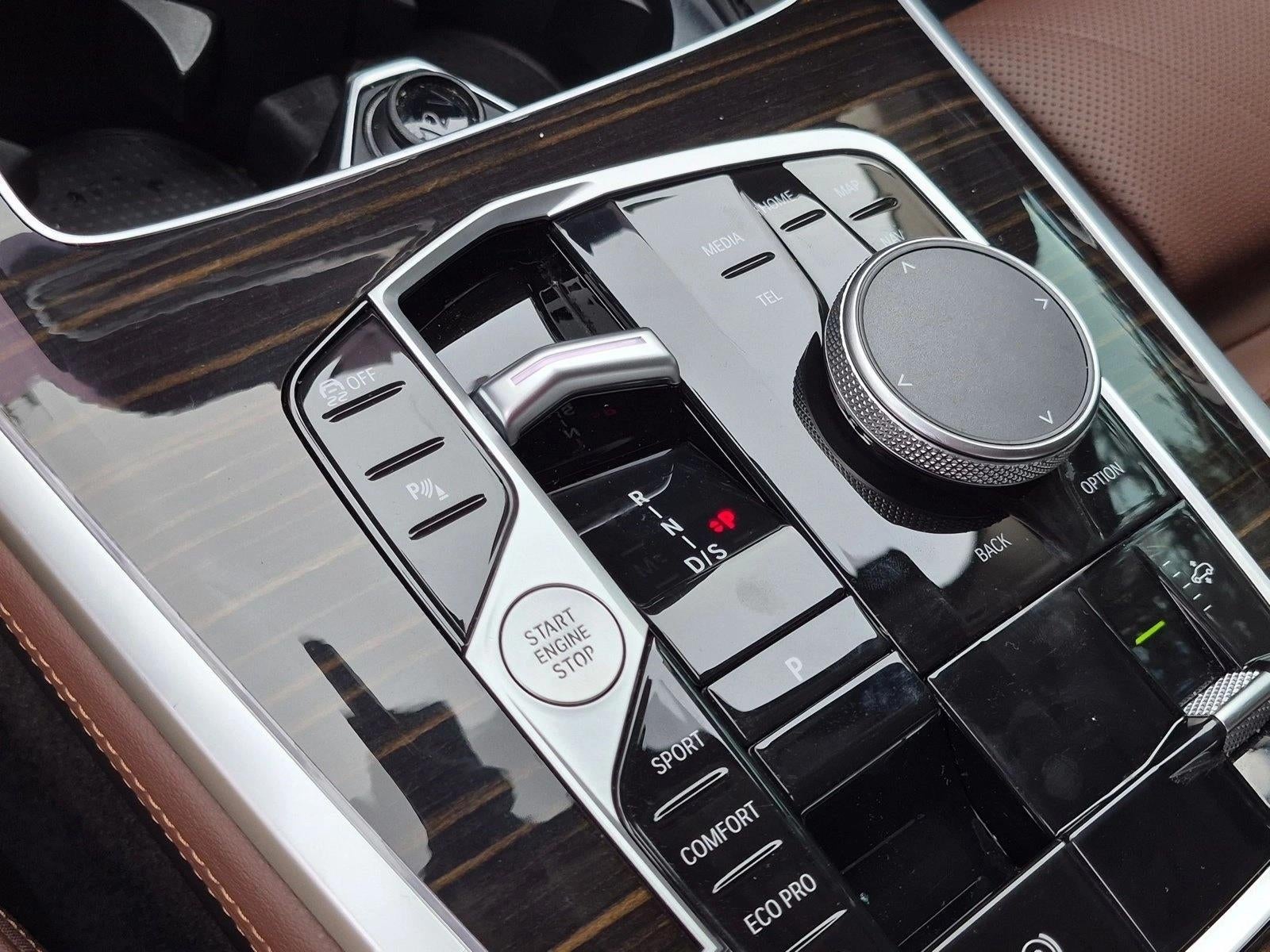 2025 BMW X7 xDrive40i Sports Activity Vehicle