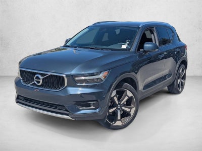 2022 Volvo XC40 T5 AWD Momentum