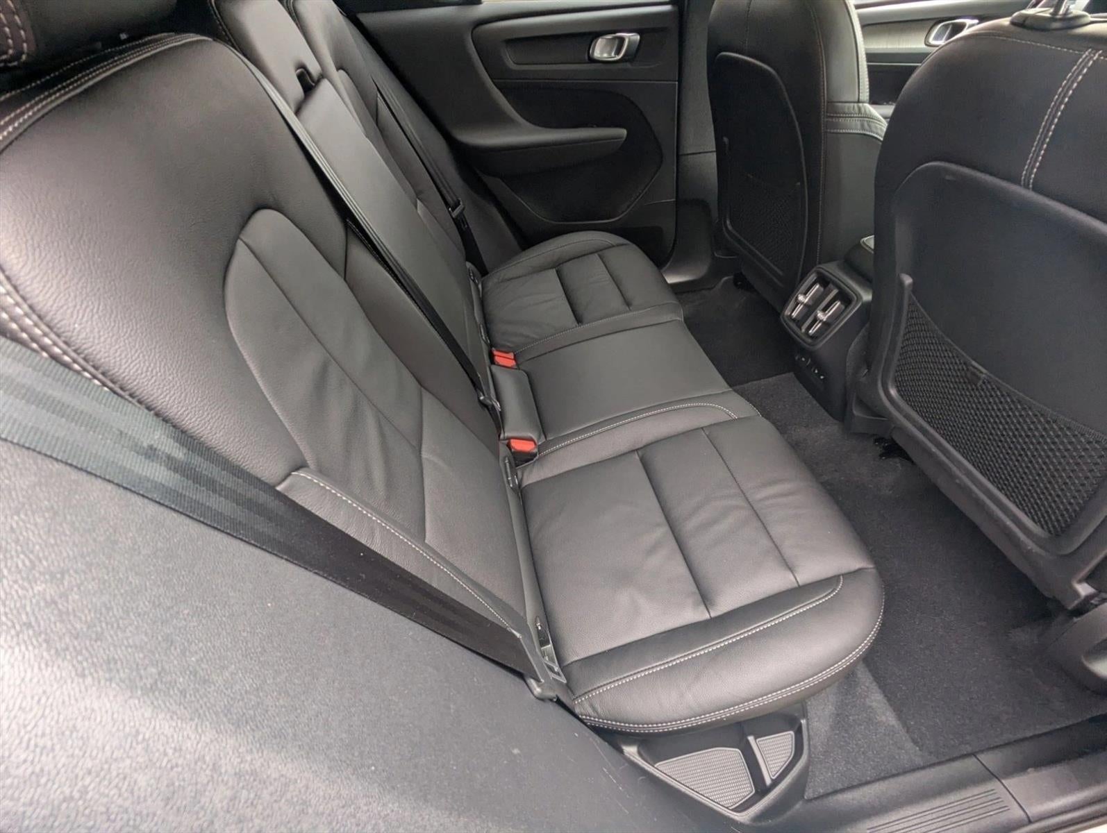 2023 Volvo XC40 B5 AWD Plus Dark Theme