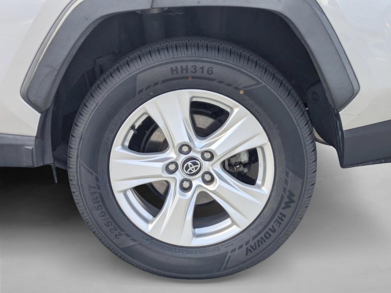 2020 Toyota RAV4 XLE FWD (GS)