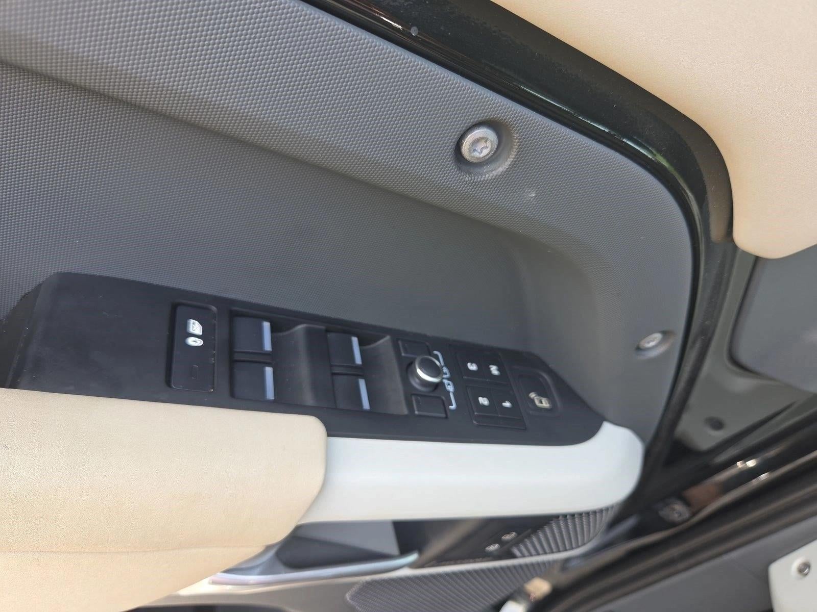 2023 Land Rover Defender 110 X-Dynamic SE AWD