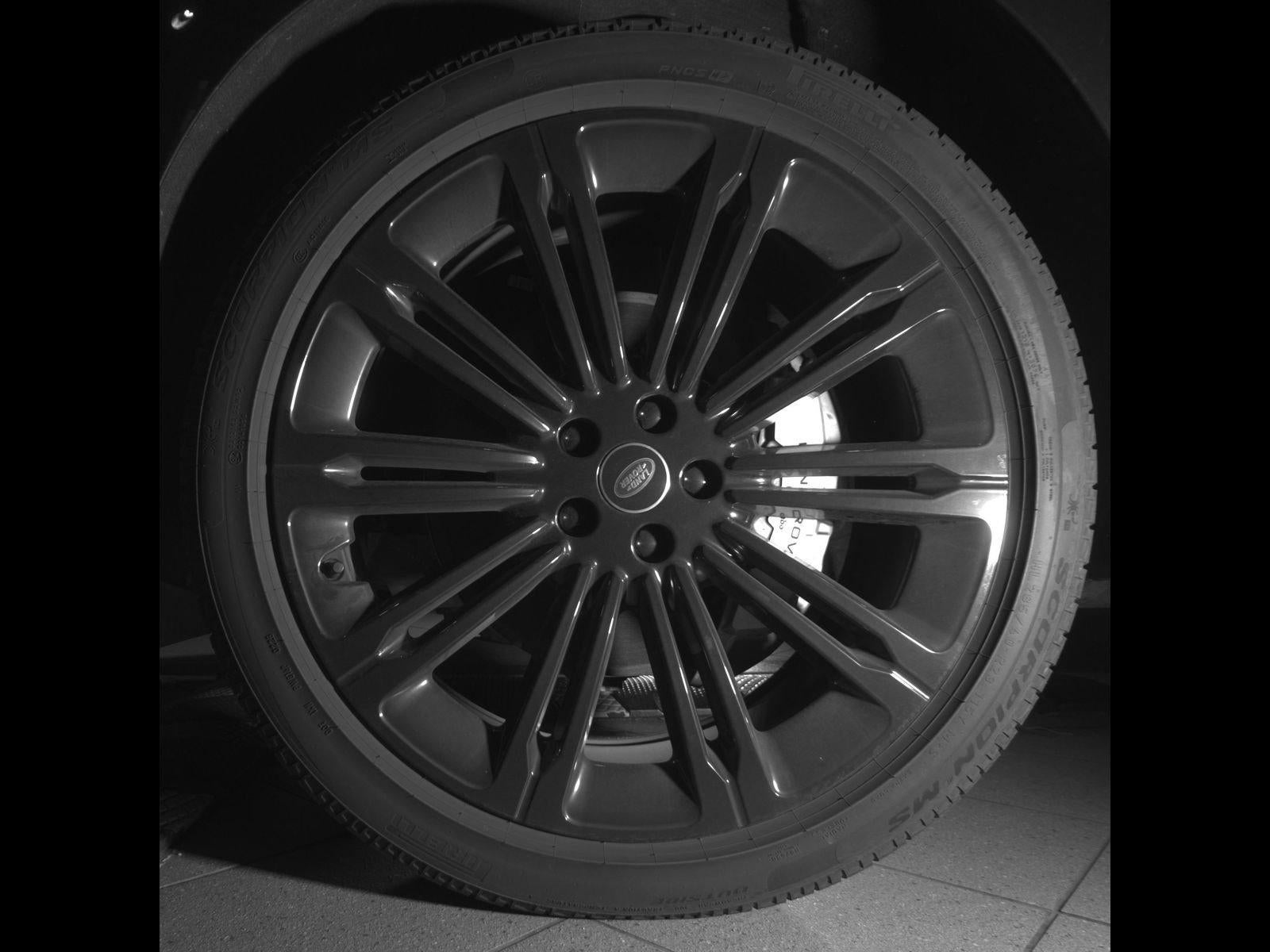 2025 Land Rover Range Rover P400 SE SWB