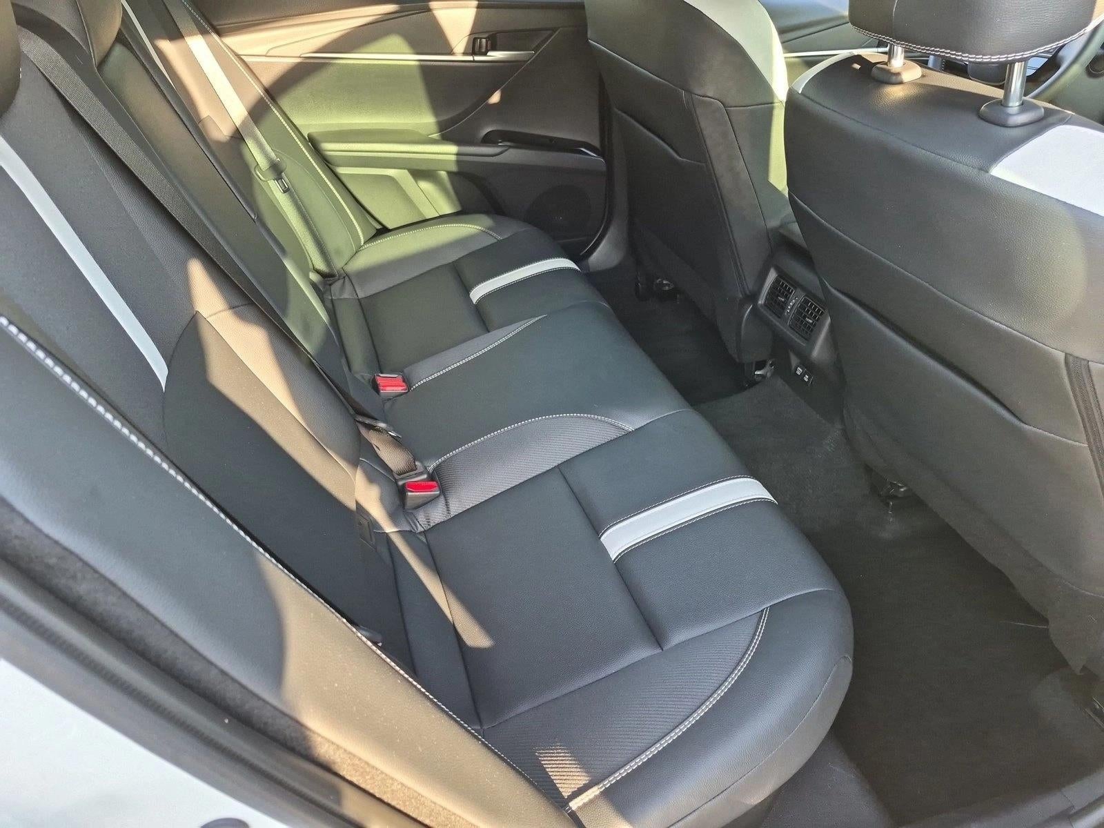 2025 Toyota Camry SE (Natl)