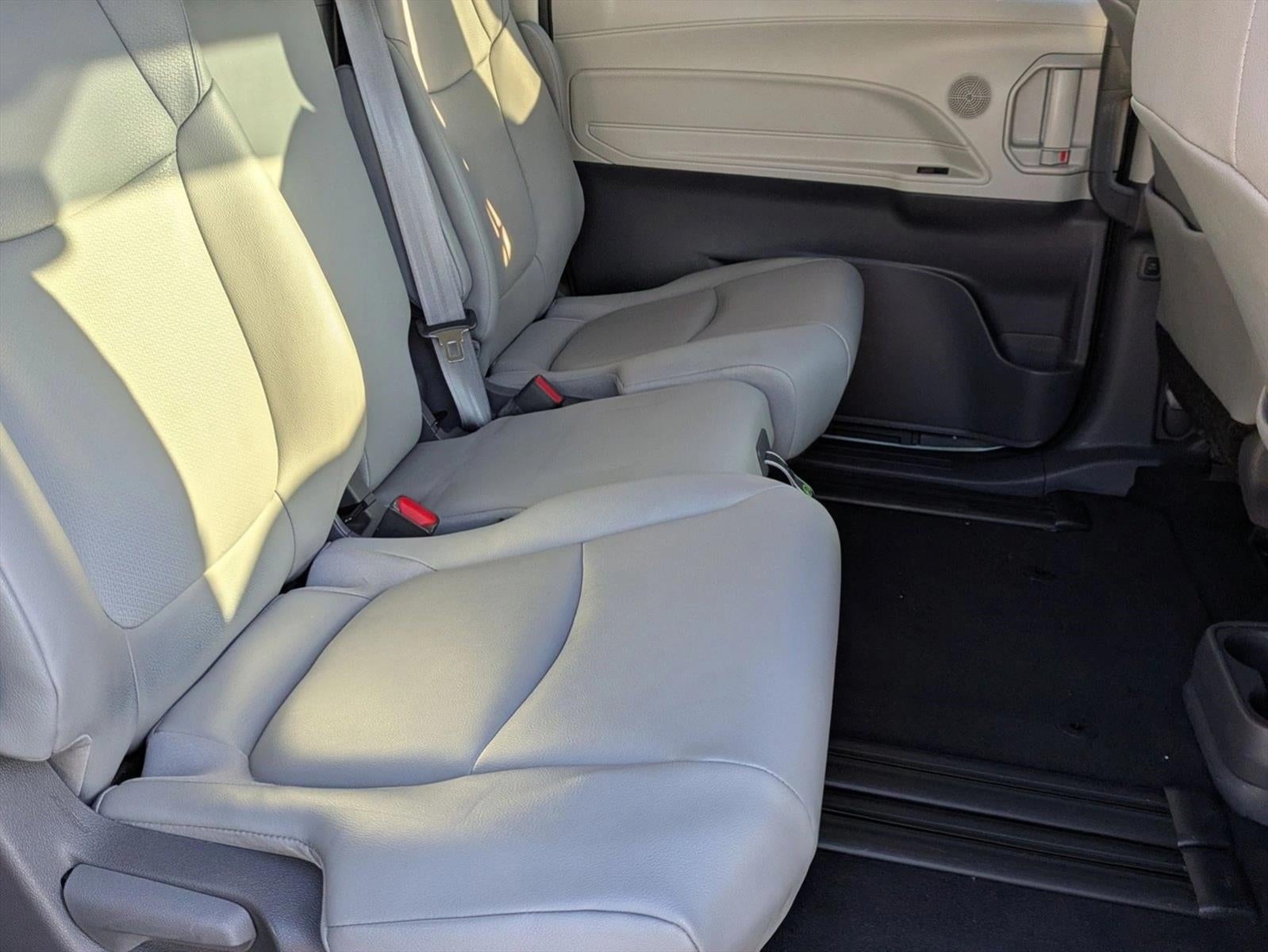 2021 Toyota Sienna XLE FWD 8-Passenger (Natl)