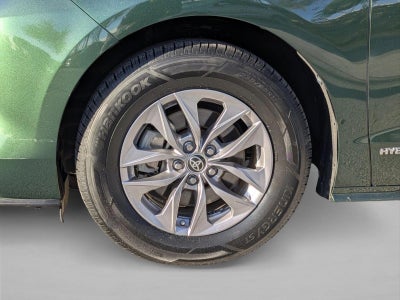 2021 Toyota Sienna XLE FWD 8-Passenger (Natl)