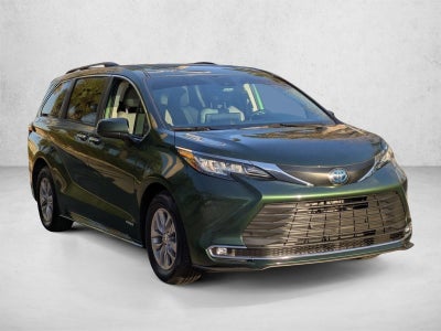 2021 Toyota Sienna XLE FWD 8-Passenger (Natl)