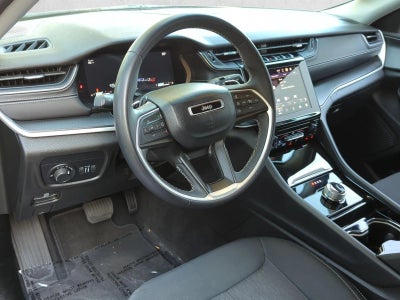 2023 Jeep Grand Cherokee Laredo 4x2