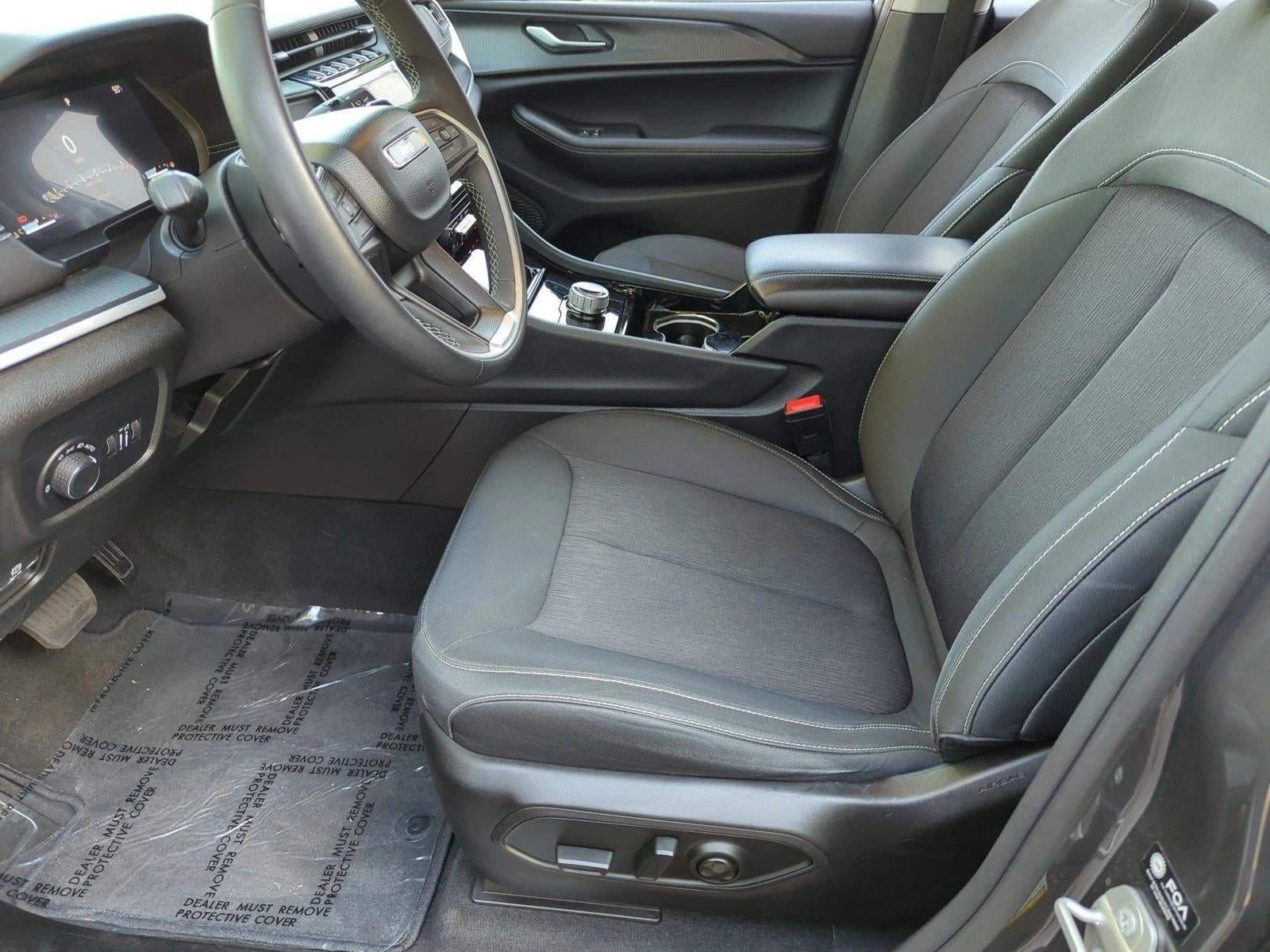 2023 Jeep Grand Cherokee Laredo 4x2