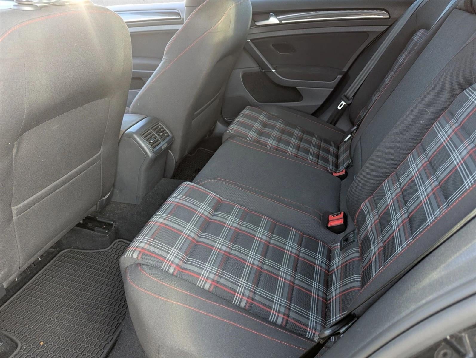 2017 Volkswagen Golf GTI 2.0T 4-Door S DSG