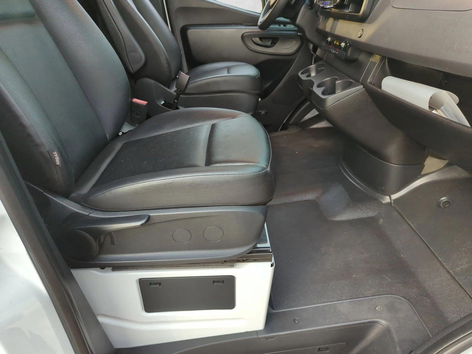 2022 Mercedes-Benz Sprinter Cargo Van 2500 Standard Roof I4 144" RWD