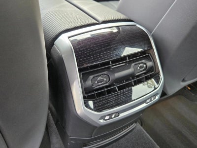 2025 BMW 740i xDrive Sedan