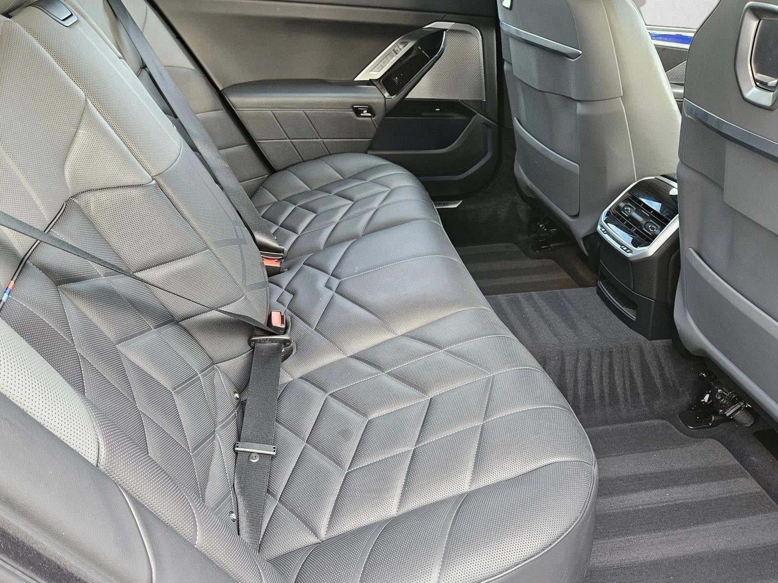 2025 BMW 740i xDrive Sedan