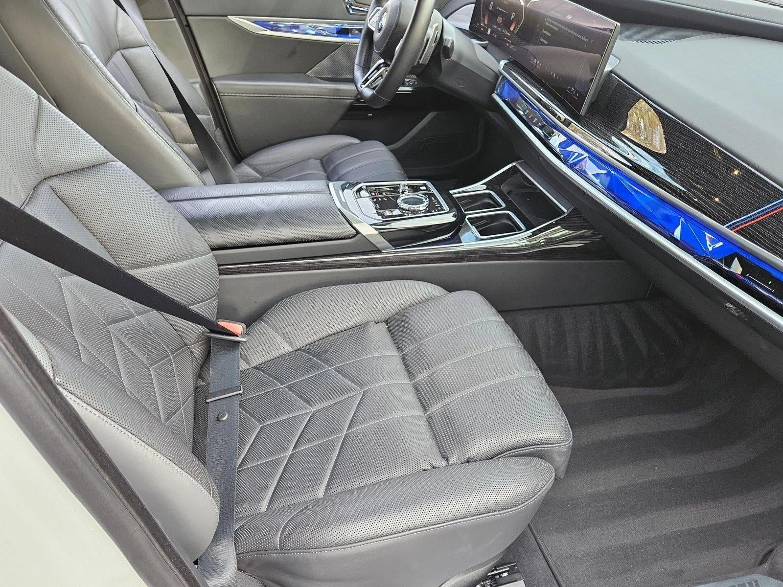 2025 BMW 740i xDrive Sedan