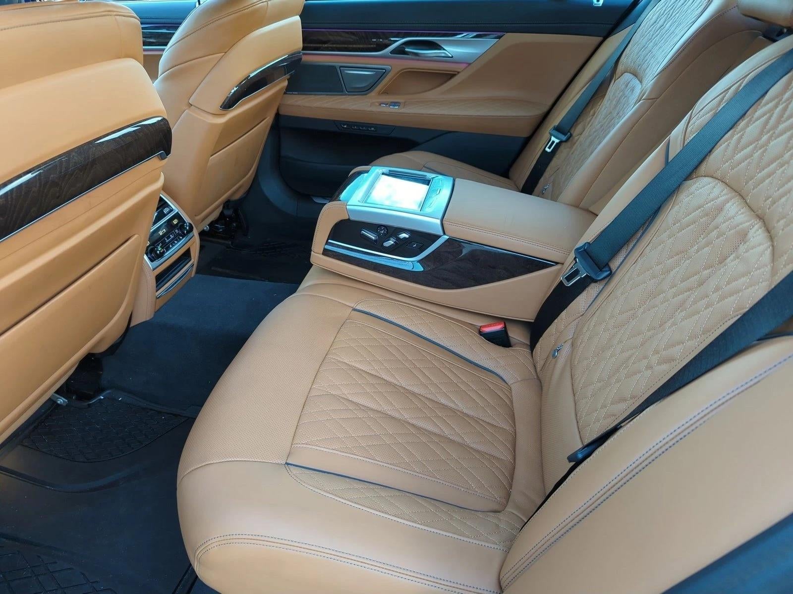 2022 BMW 740i Sedan