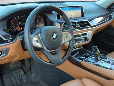 2022 BMW 740i Sedan