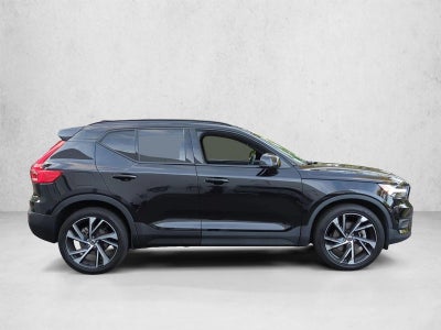 2022 Volvo XC40 T5 AWD R-Design