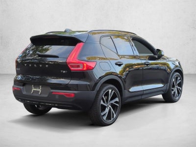 2022 Volvo XC40 T5 AWD R-Design