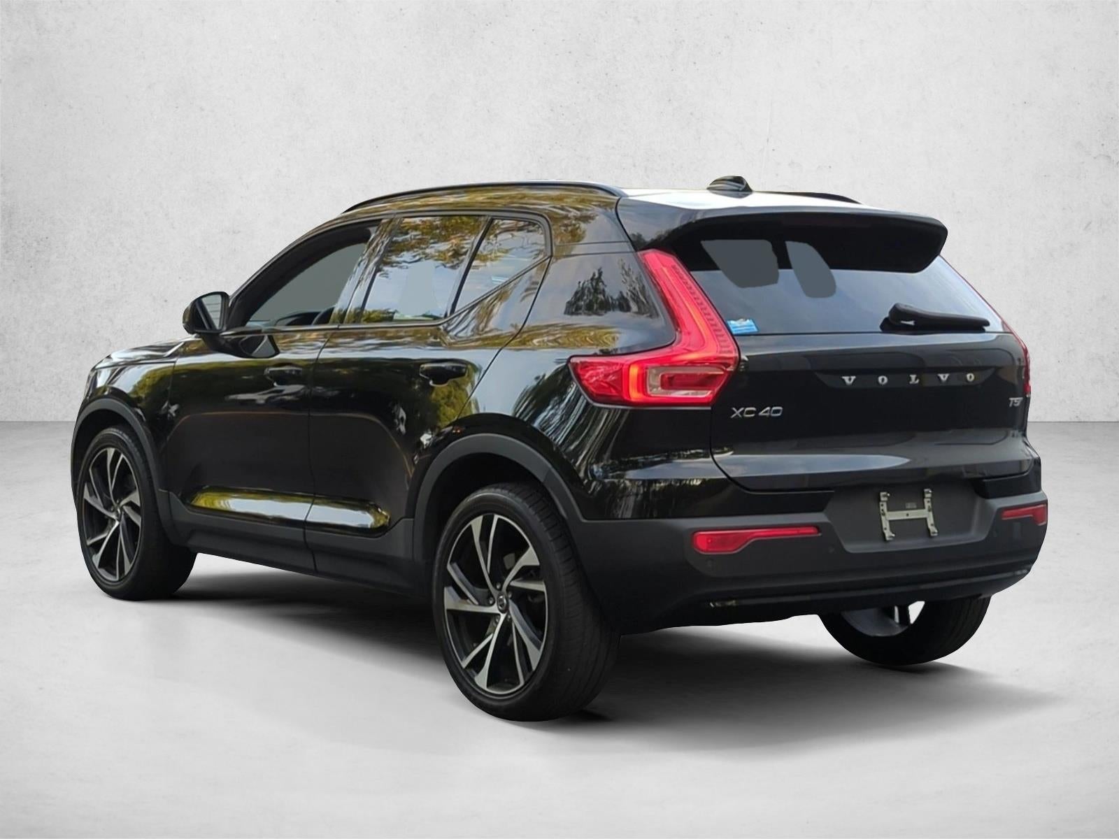 2022 Volvo XC40 T5 AWD R-Design