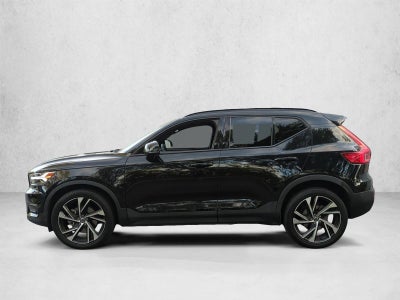 2022 Volvo XC40 T5 AWD R-Design
