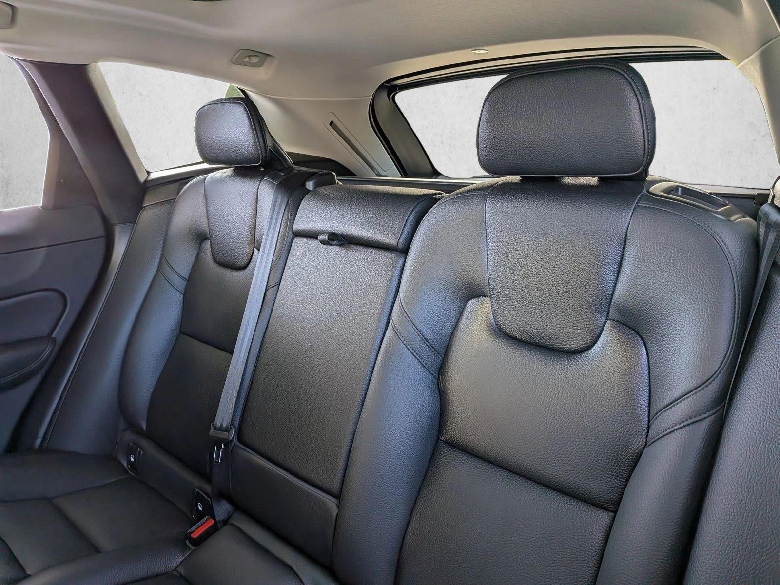 2022 Volvo XC60 B5 FWD Momentum
