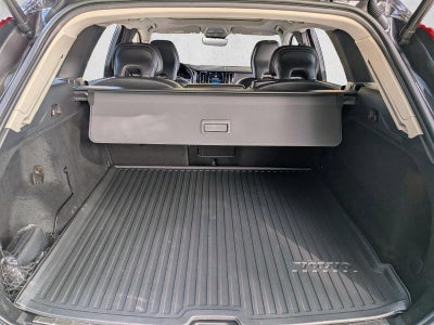 2022 Volvo XC60 B5 FWD Momentum