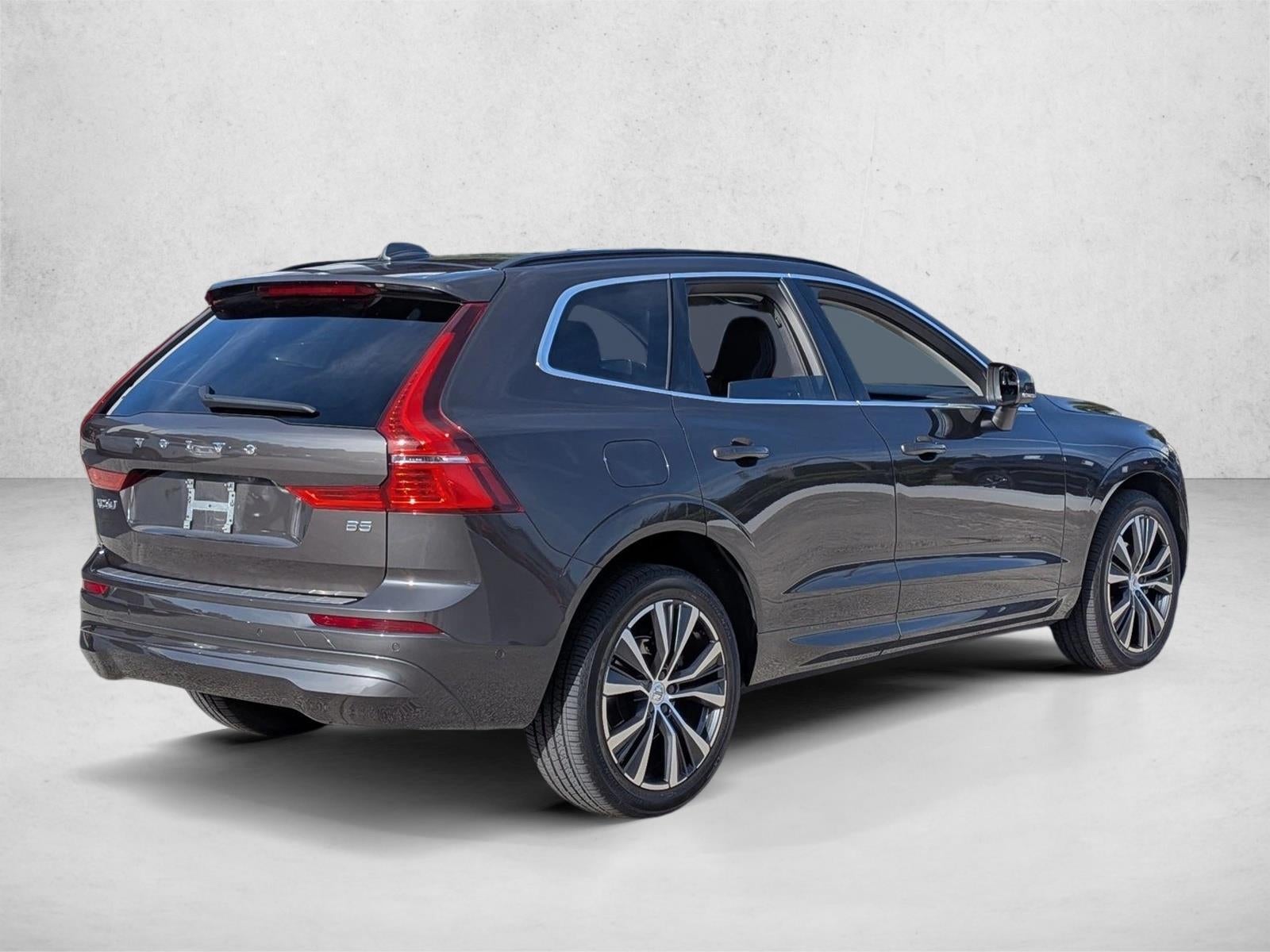 2022 Volvo XC60 B5 FWD Momentum