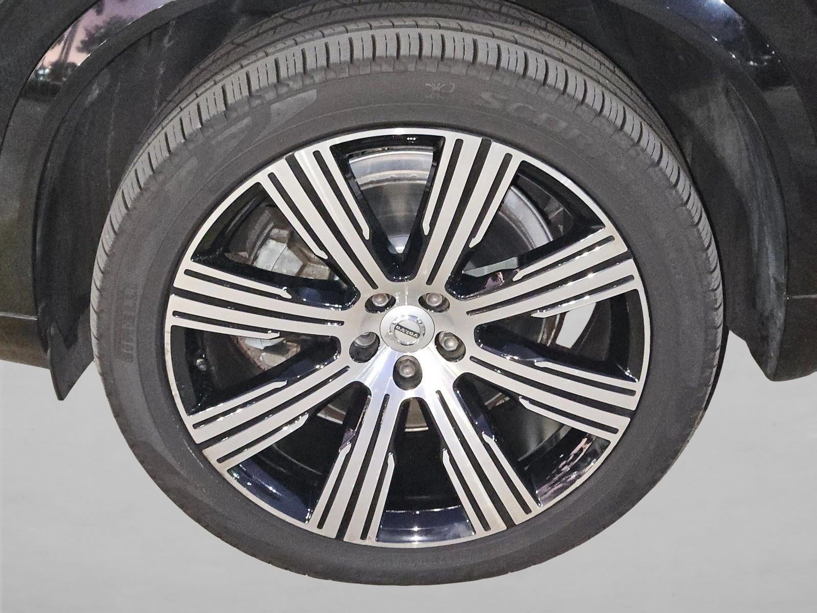 2020 Volvo XC90 T6 AWD Momentum 6 Passenger