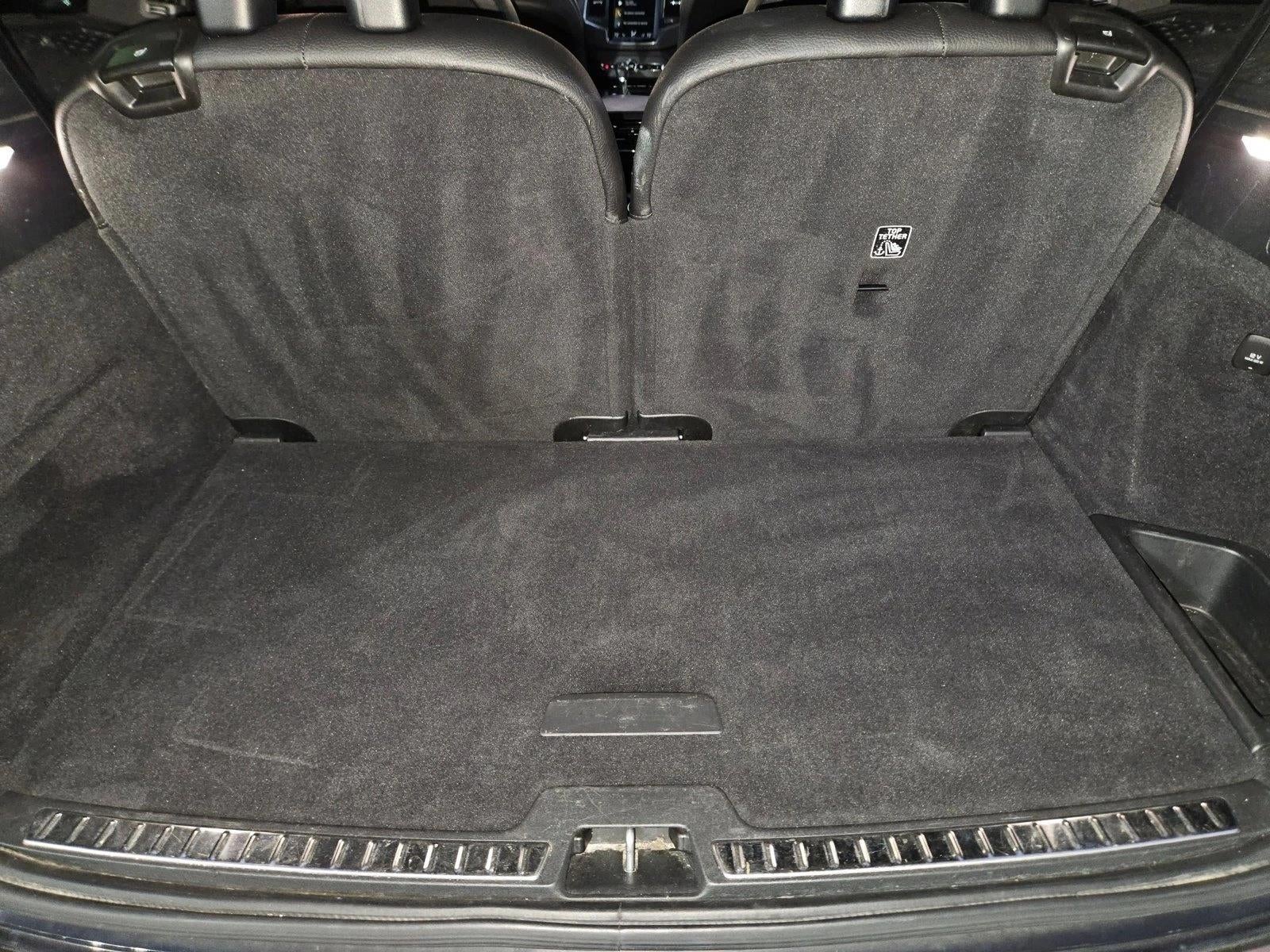 2020 Volvo XC90 T6 AWD Momentum 6 Passenger