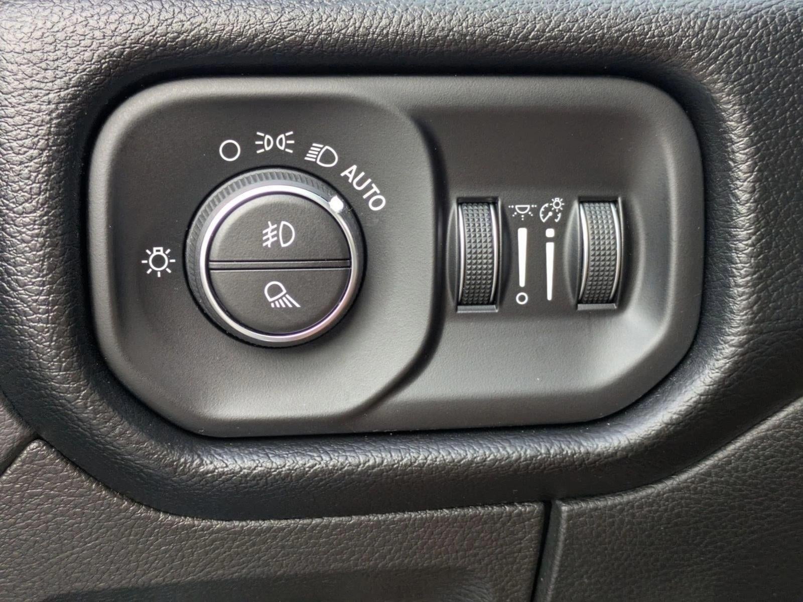 2019 RAM 1500 Laramie 4x4 Crew Cab 6'4" Box