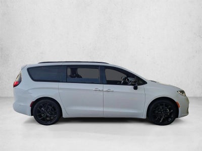 2024 Chrysler Pacifica Limited FWD