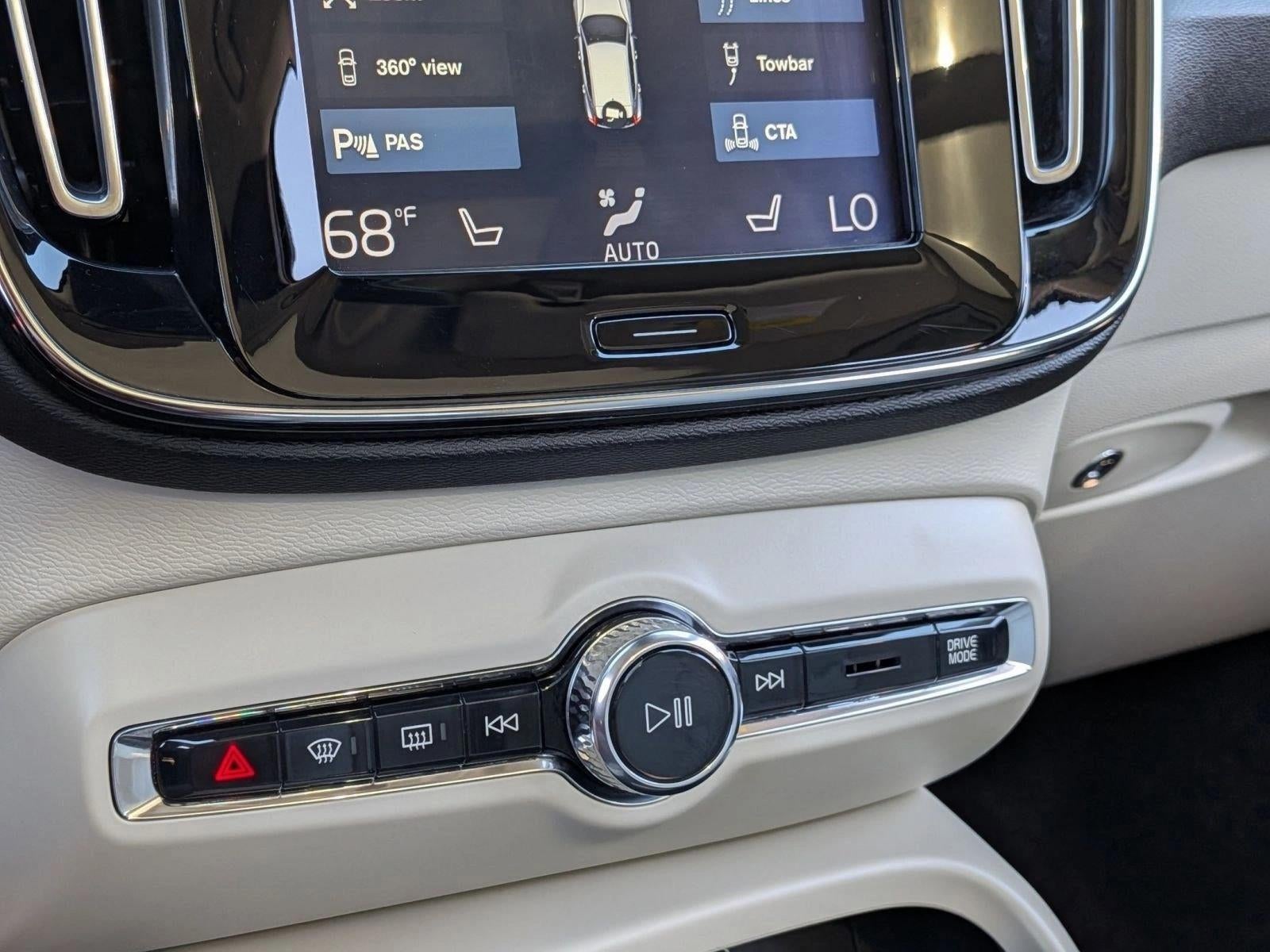 2019 Volvo XC40 T5 AWD Momentum