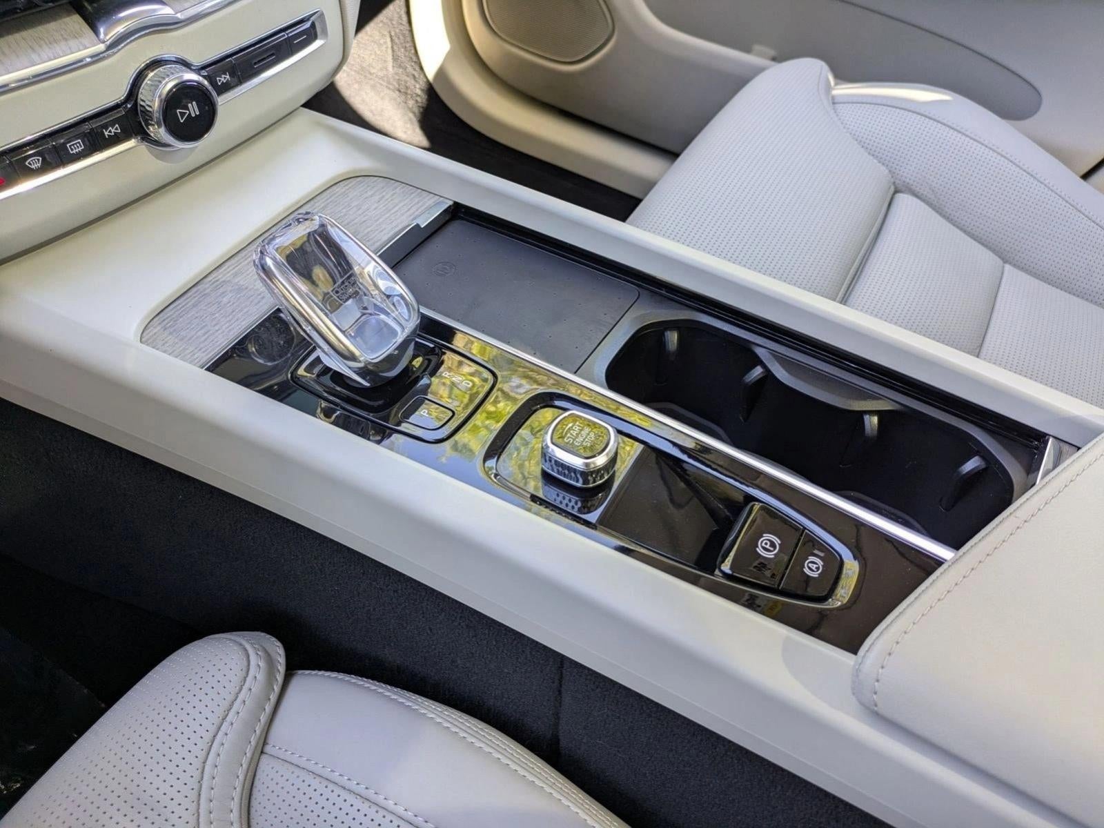 2022 Volvo XC60 Recharge Plug-In Hybrid T8 eAWD PHEV Inscription