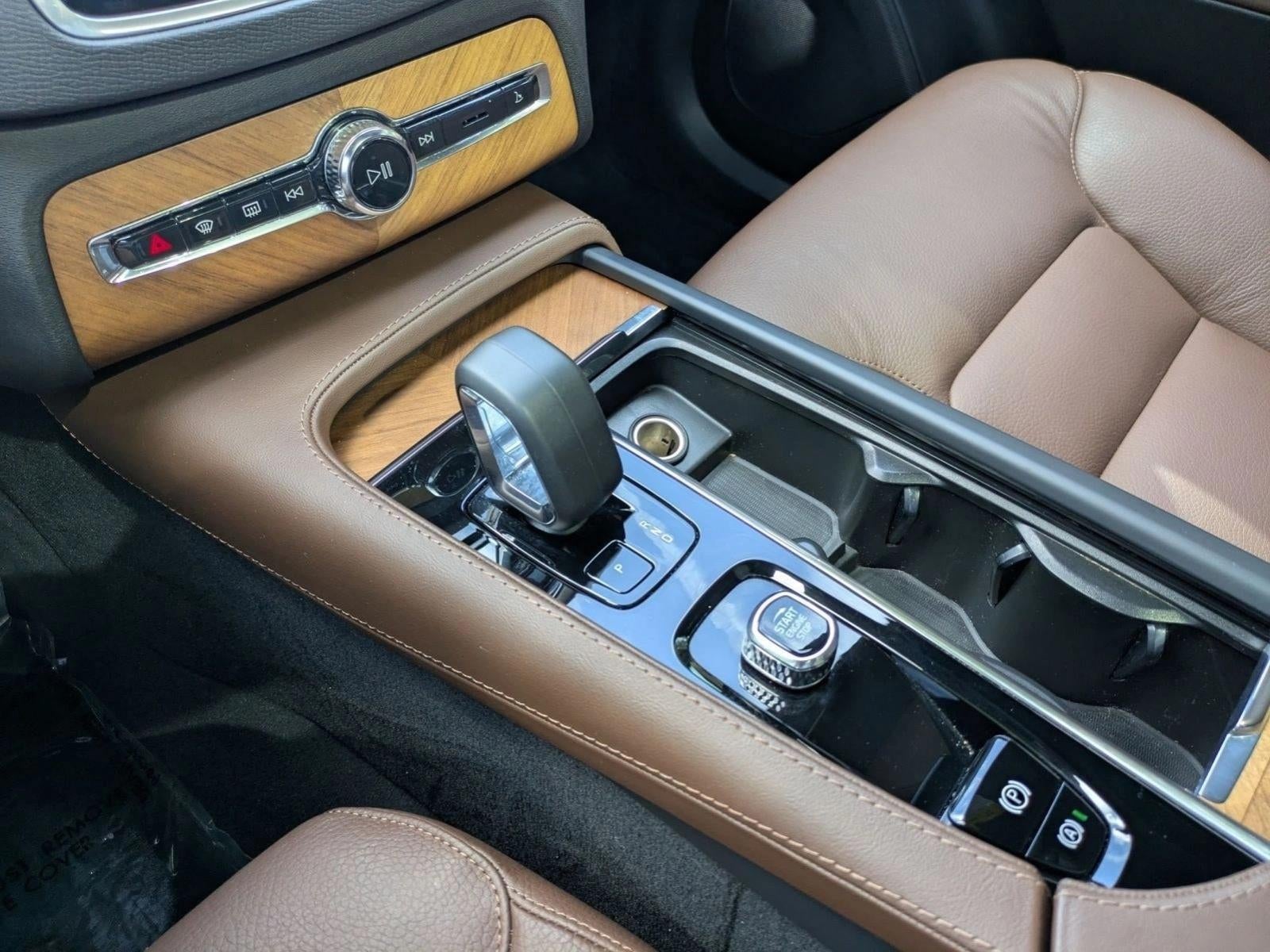 2024 Volvo XC90 B5 AWD Plus Bright Theme 7P
