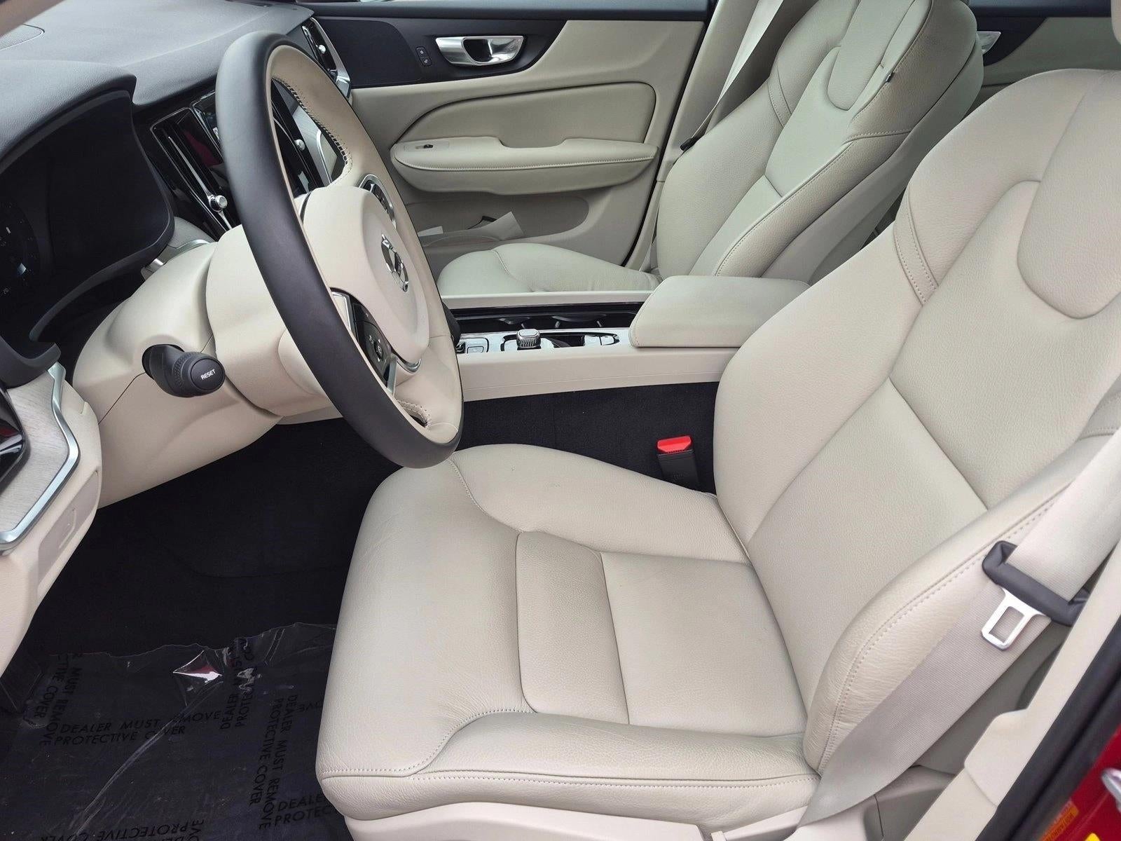 2024 Volvo S60 B5 FWD Plus Dark Theme
