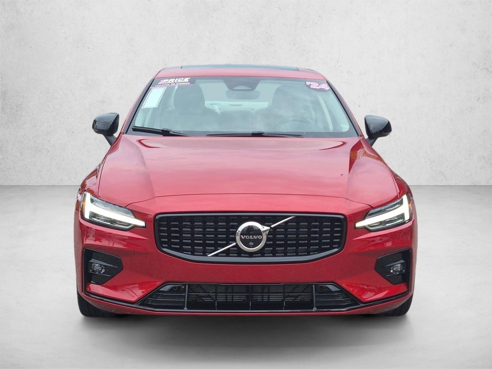2024 Volvo S60 B5 FWD Plus Dark Theme