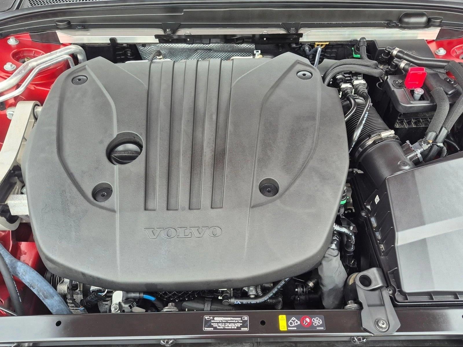 2024 Volvo S60 B5 FWD Plus Dark Theme
