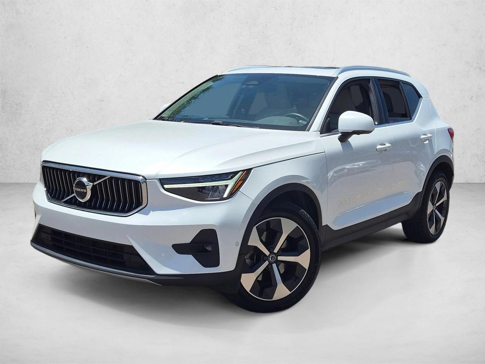 2023 Volvo XC40 B4 FWD Plus Bright Theme