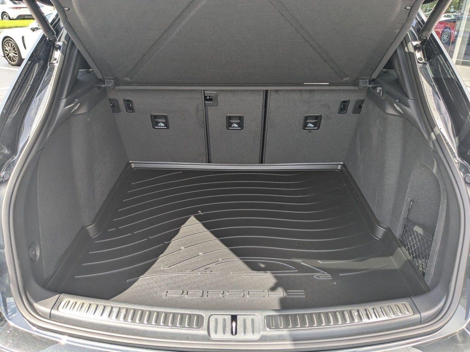 2025 Porsche Macan T AWD