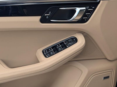 2025 Porsche Macan AWD