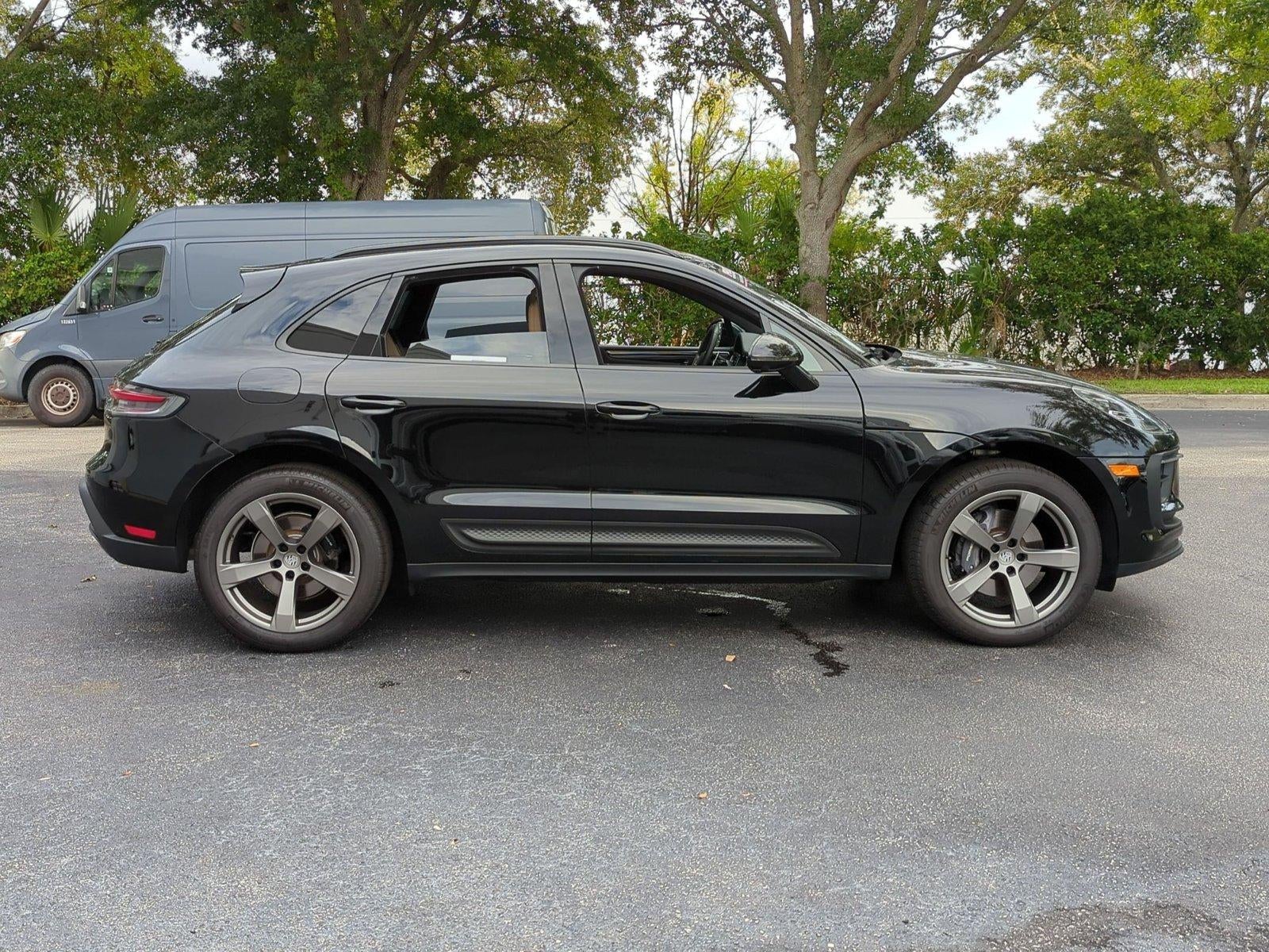 2025 Porsche Macan AWD